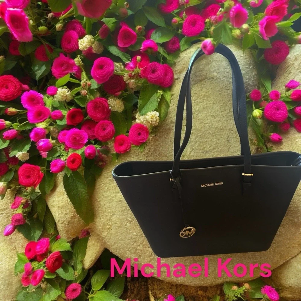 Michael Kors Large Leather Tote Like New Condition_12